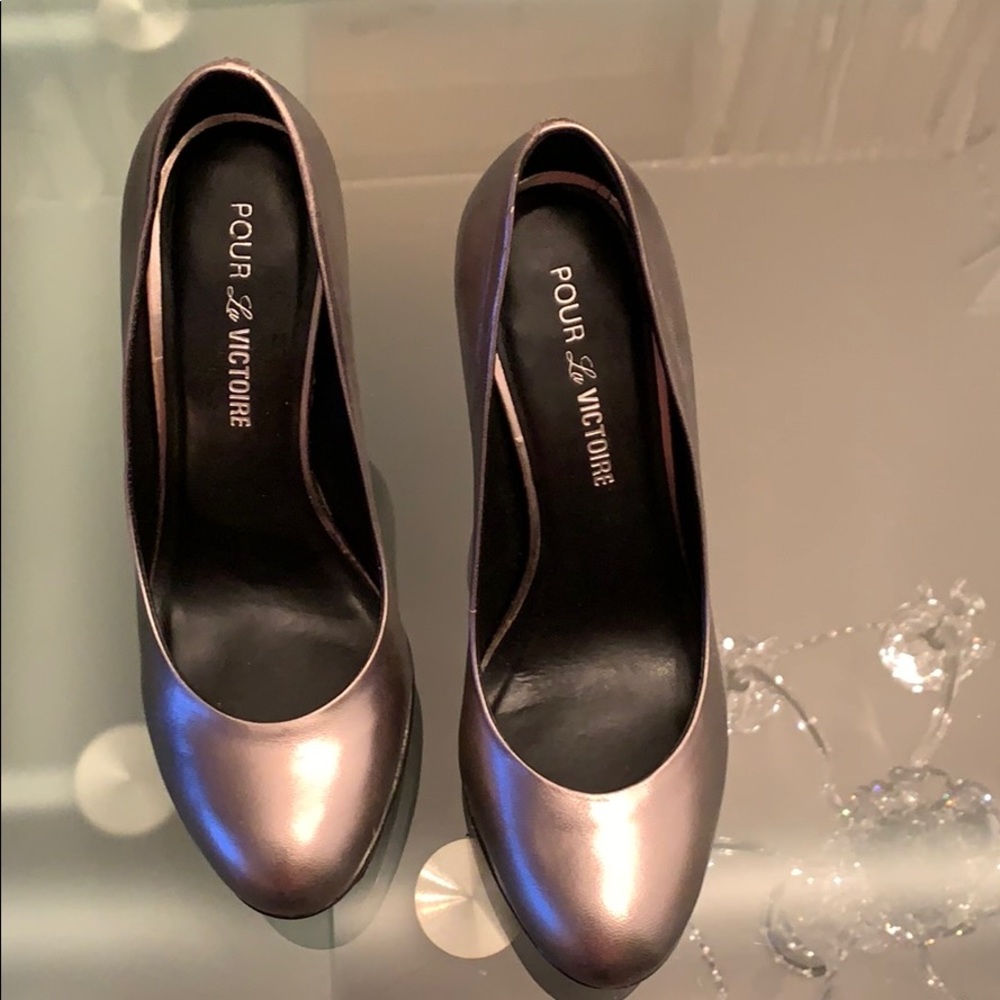 Pour la Victoire Dark Silver Platform PumpsUS 38.5